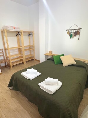 Deluxe-Apartment, Gartenblick | Verdunkelungsvorhänge, Bügeleisen/Bügelbrett, kostenloses WLAN