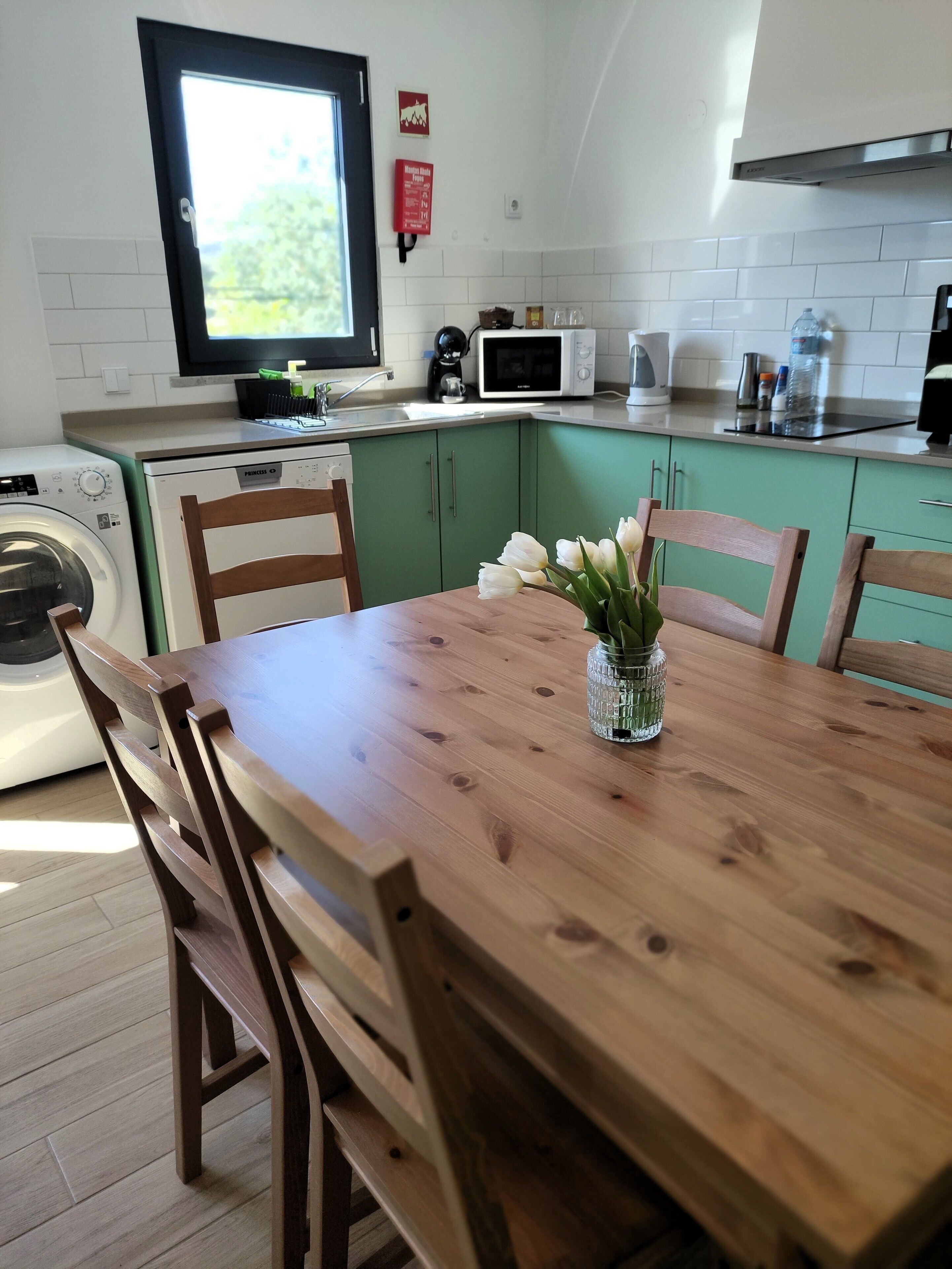 Apartamento Deluxe, balcón, vistas al jardín | Cocina privada | Frigorífico, microondas, horno y placa de cocina