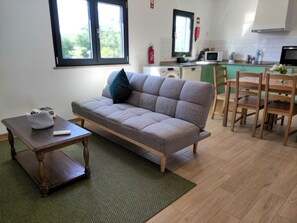 Deluxe Apartment, Balcony, Garden View | Living area - Casa do Belé (Faro)