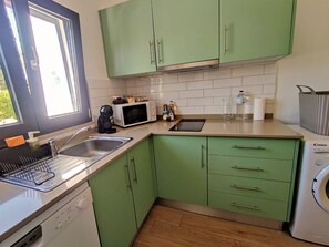 Fridge, microwave, oven, stovetop - Casa do Belé (Faro)