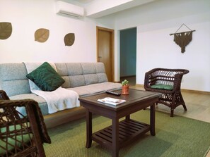 Lägenhet Deluxe - balkong - utsikt mot trädgården | Vardagsrum