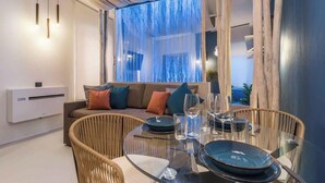 TV - Welcome to Blue Perlage, your oasis of luxury and relaxation, nestled in the heart of Vernazza, one of the pearls of the Cinque Terre.Blue Perlage is not just a place to sleep but a true sensory experience.The sophisticated and modern design of the inter (Vernazza)