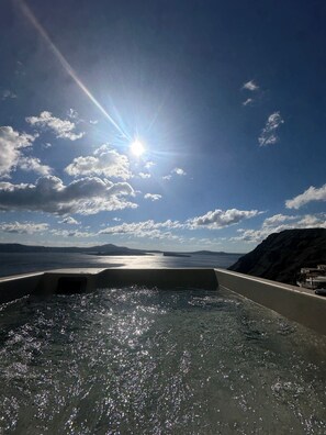 Outdoor spa tub - Kamari Real Living, with Caldera views and Jacuzzi (Manolas)