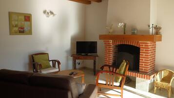 Télévision, cheminée