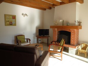 Télévision, cheminée