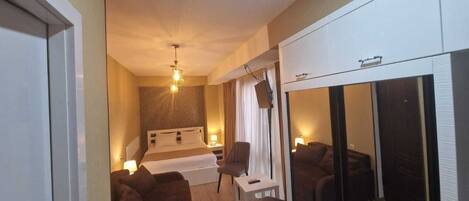 Chambre Triple Économique, vue ville | Coffres-forts dans les chambres, fer et planche à repasser