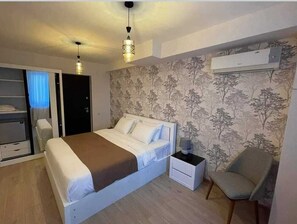 خزنة داخل الغرفة ومكواة/لوح كي وواي فاي مجانًا