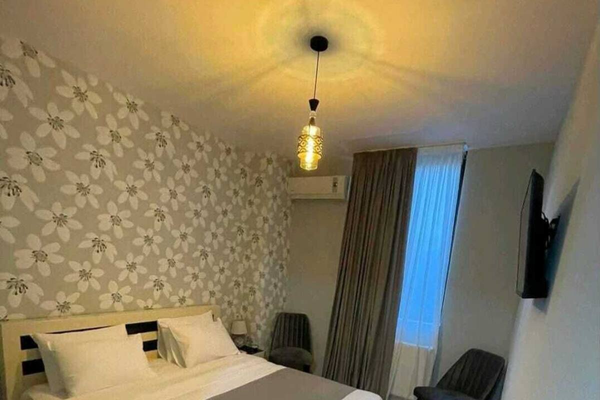 خزنة داخل الغرفة ومكواة/لوح كي وواي فاي مجانًا