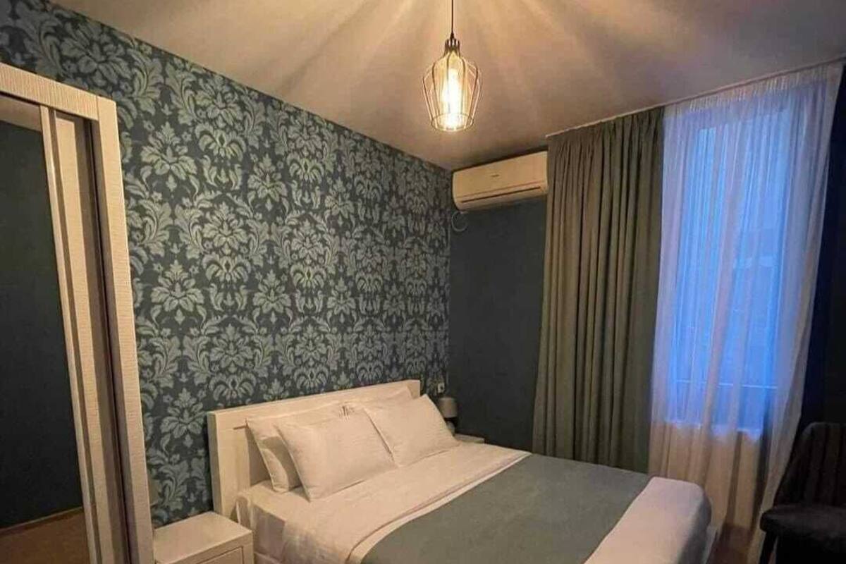 خزنة داخل الغرفة ومكواة/لوح كي وواي فاي مجانًا