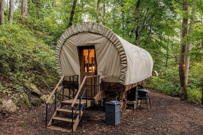 Exterior - Covered Wagon along the Creek (Paradise)