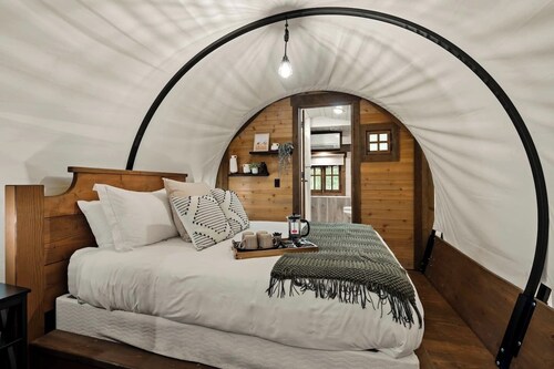 Covered Wagon with Valley View, Sleep 4