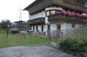 Property grounds - Apartment 'Haus Hart Im Zillertal' with Mountain View, Shared Terrace & Wi-Fi (Hart im Zillertal)