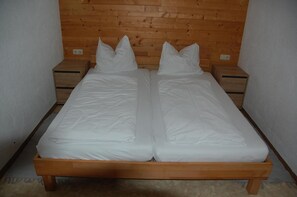 Bügeleisen/Bügelbrett, WLAN, Bettwäsche