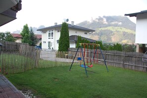 Children's area - Apartment 'Haus Hart Im Zillertal' with Mountain View, Shared Terrace & Wi-Fi (Hart im Zillertal)