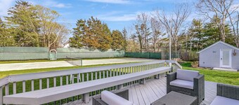 Tennis & Sea Escape - Hydrangeas in the Hamptons