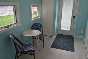 Interior - Tennis & Sea Escape - Hydrangeas in the Hamptons (Westhampton Beach)