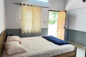 Room - Waterfall Whispers & Coffee Aromas – A Cozy Family Retreat (Mysore)