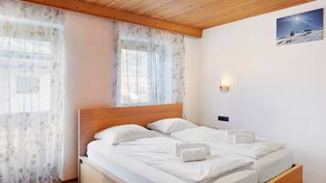 BĂŒgeleisen/BĂŒgelbrett, WLAN, BettwĂ€sche