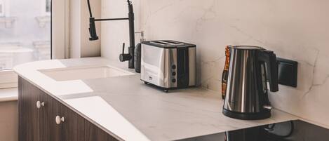 Everything you need – kettle, toaster, and a stylish spot for morning coffee.