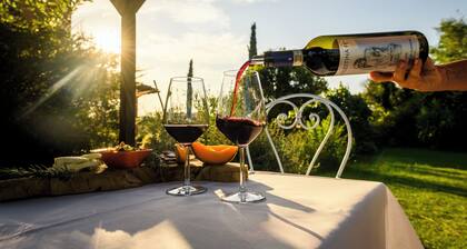 Farmhouse with wine cellar near the sea, Saturnia Spa and Natural Park