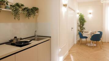 Kamar Quadruple Mewah, balkon, pemandangan kota | Dapur pribadi