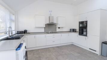 Dishwasher, cookware/dishes/utensils