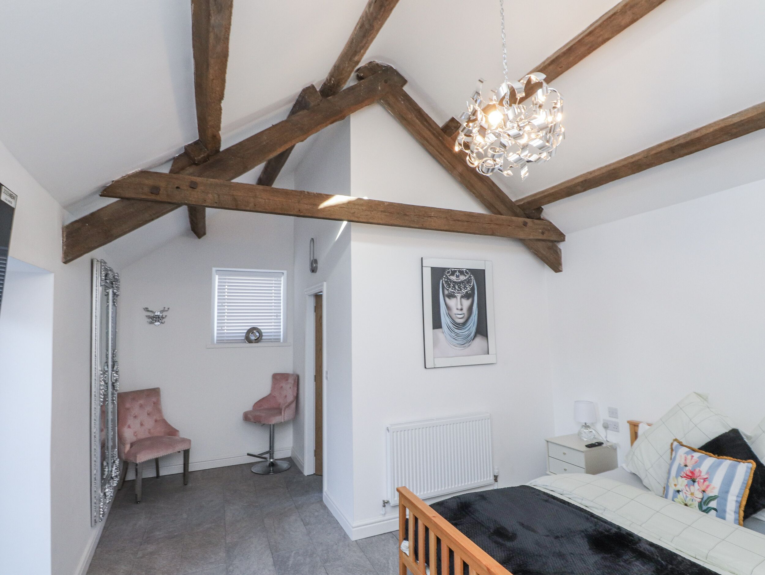 4 bedrooms, individually decorated, individually furnished, free WiFi