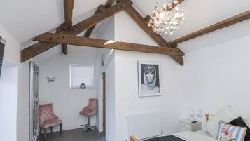 4 bedrooms, individually decorated, individually furnished, free WiFi