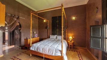 Caja de seguridad en la habitación y sistema de insonorización