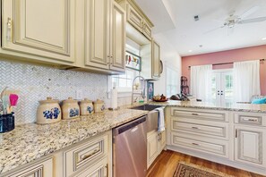 Fridge, microwave, stovetop, dishwasher - Seymour Home w/ Mountain Views & WiFi (Seymour)