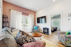 TV - Mtn Views! Romantic Rural Retreat in Seymour (Seymour)