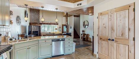 Fridge, microwave, stovetop, dishwasher