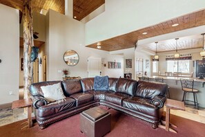 TV, peis, DVD-spiller og fotballspill