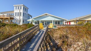 Exterior - Stay at Bunker Hill, a spacious 4-bedroom oceanfront house in charming Topsail Beach! (Topsail Beach)