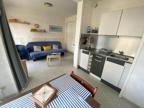 TV - Seafront Studio with Balcony and Private Parking (Argelès-sur-Mer)