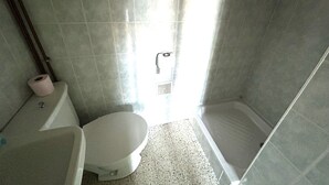 A small bathroom with a toilet, a shower, and a sink. - Apartment near the beach with balcony for 4 people (Argelès-sur-Mer)