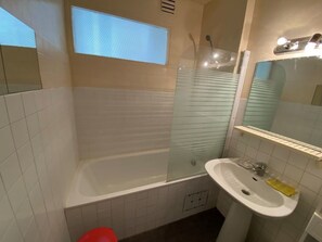 Bathroom - Beachfront apartment for 4 with loggia in Argelès-sur-Mer (Argelès-sur-Mer)