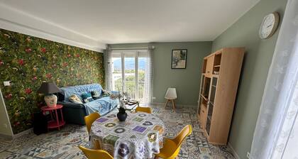 Beautiful new apartment near beach and shops, includes air conditioning