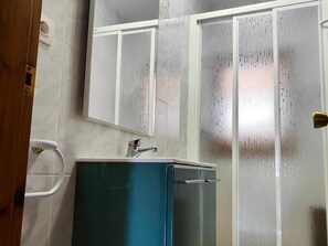Bathroom - Villa in Miami Platja with Private Pool and Parking (Miami Playa)