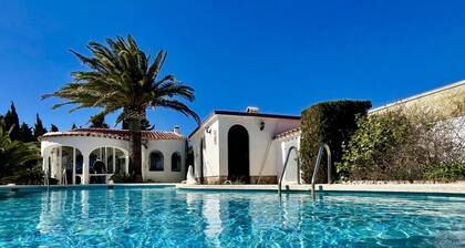 Modern Villa in Miami Platja with Private Pool