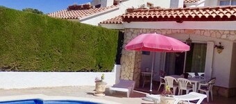 Villa in Miami Platja with private pool and parking