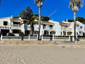 Exterior - Sea Front Chalet in Miami Platja (Miami Playa)