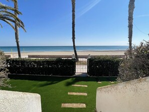 Property grounds - Sea Front Chalet in Miami Platja (Miami Playa)