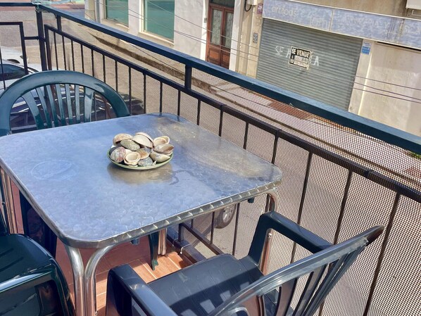 تناول الطعام بالخارج