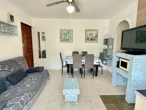 TV - Beautiful Central Apartment in Miami Platja (Miami Playa)
