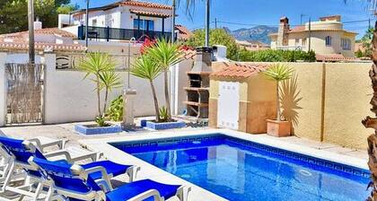 Miami Platja House with Private Pool and Air Conditioning