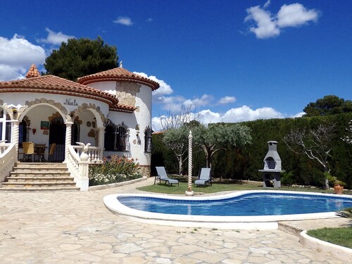 Villa with Private Pool, Parking, A/C in Miami Playa