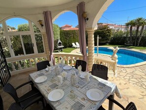 Outdoor dining - Villa with Private Pool, Parking, A/C in Miami Playa (Miami Playa)