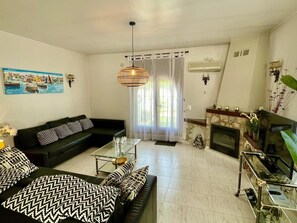 Living area - Villa with Private Pool, Parking, A/C in Miami Playa (Miami Playa)