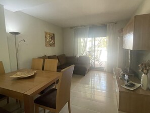TV - Family Apartment in Miami Platja with Pool (Miami Playa)